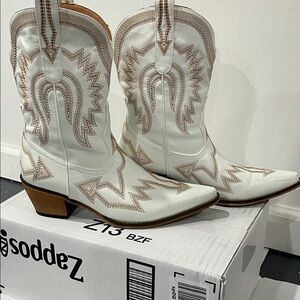 White Western Embroidered Cowboy Boots